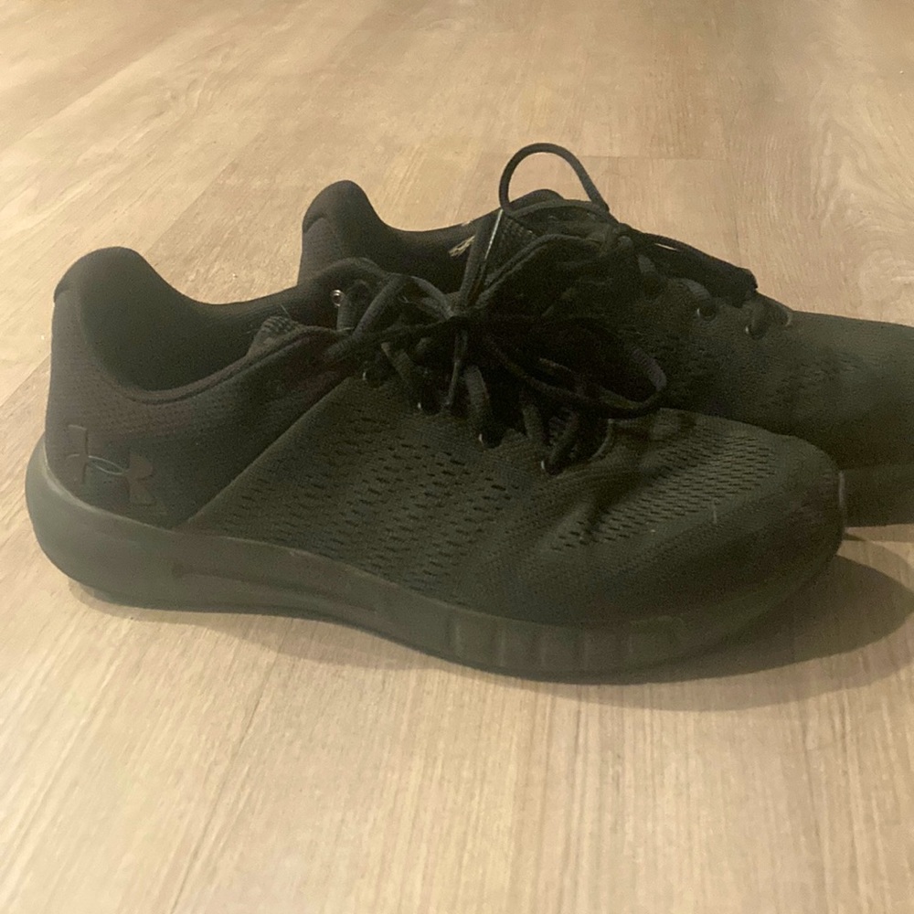 Under Armor Trainer - image 1